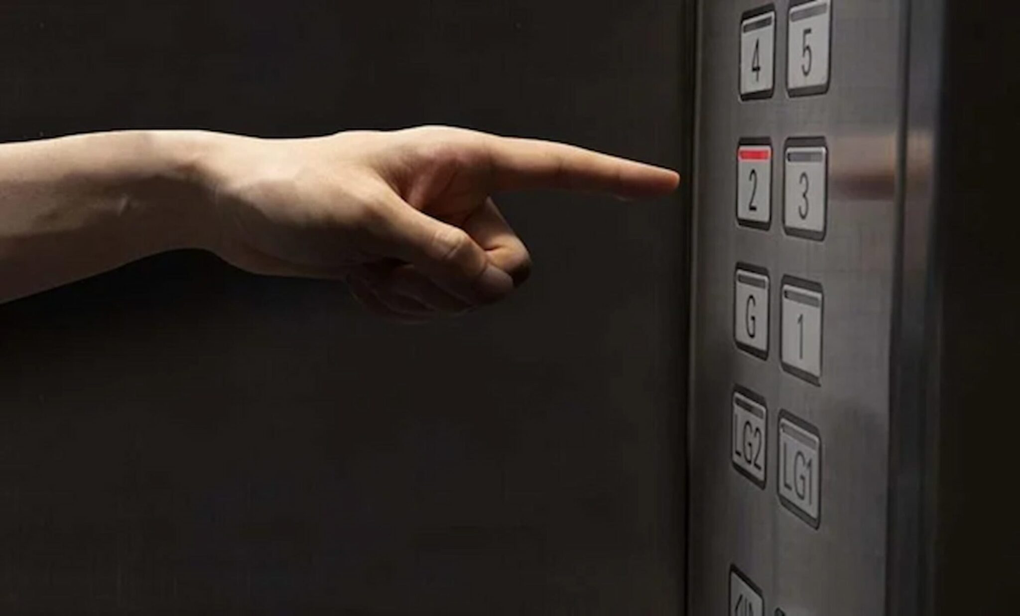 حذف یک طبقه اسانسور | قطع و عدم توقف آسانسور در یک طبقه خاص 3 عدم توقف آسانسور در یک طبقه