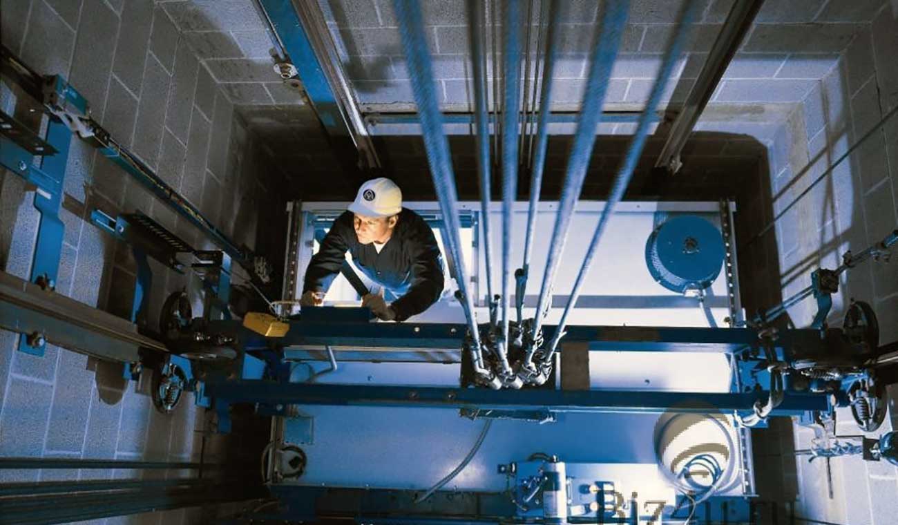 چگونه آسانسور را سرویس کنیم؟ مراحل و نکات مهم 4 Elevator Service