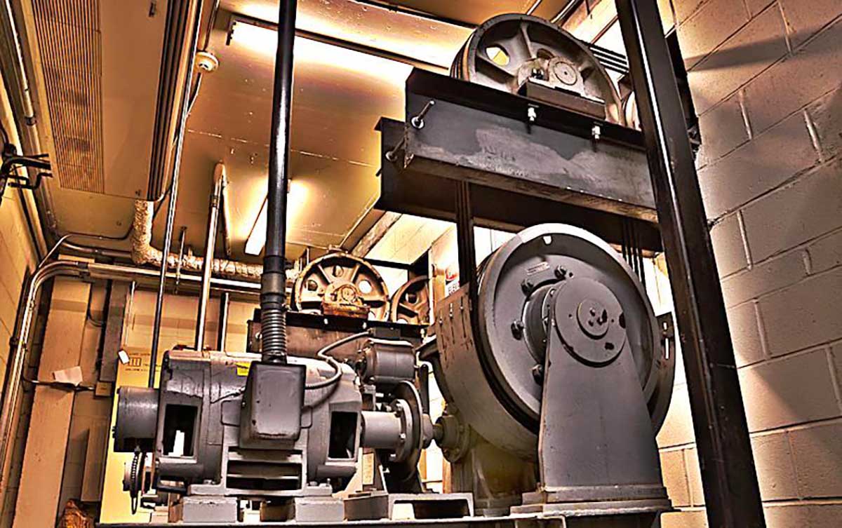 نصب اسانسور در مشاعات و حیاط آپارتمان و ساختمانها + مراحل 6 نصب موتور آسانسور