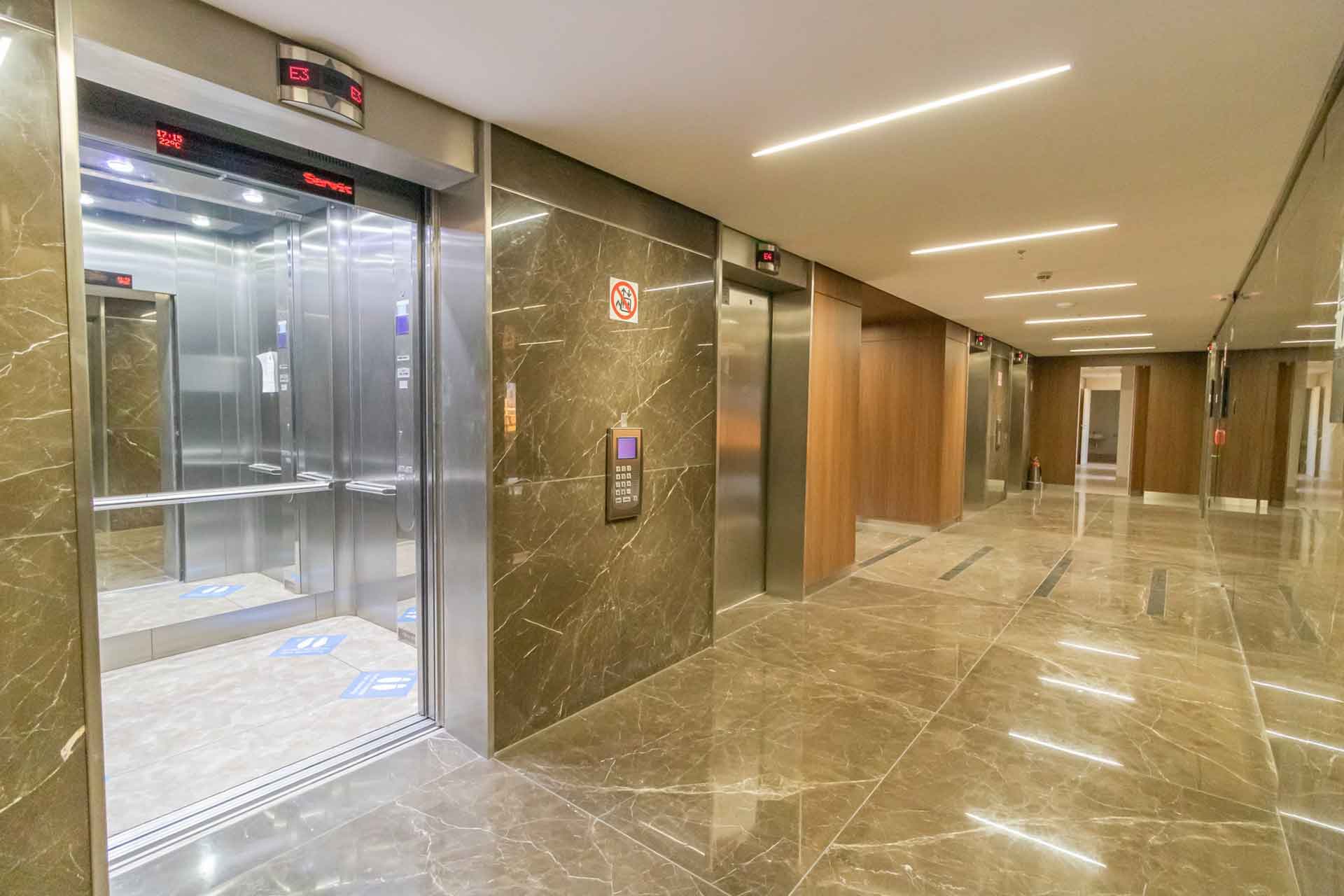 چگونه اسانسور را روشن کنیم؟ نکات مهم به همراه جزئیات 2 چگونه اسانسور را روشن کنیم؟ نکات مهم به همراه جزئیات