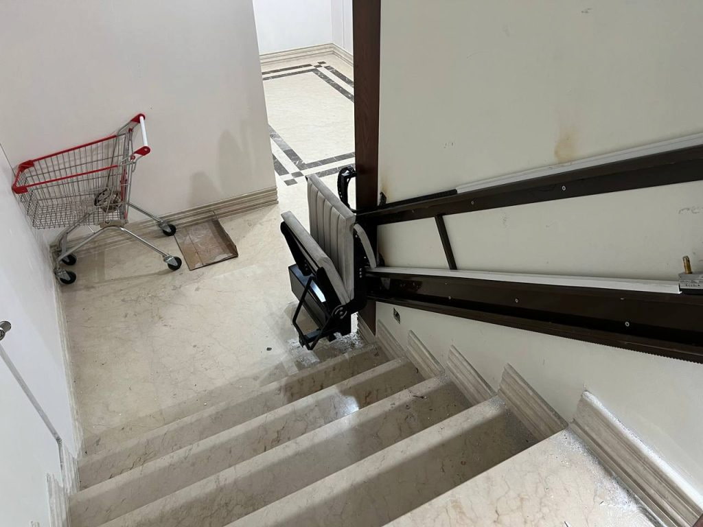 جایگزین آسانسور در آپارتمان چیست؟ راه حل + مزایا و معایب 4 پله پیما 1