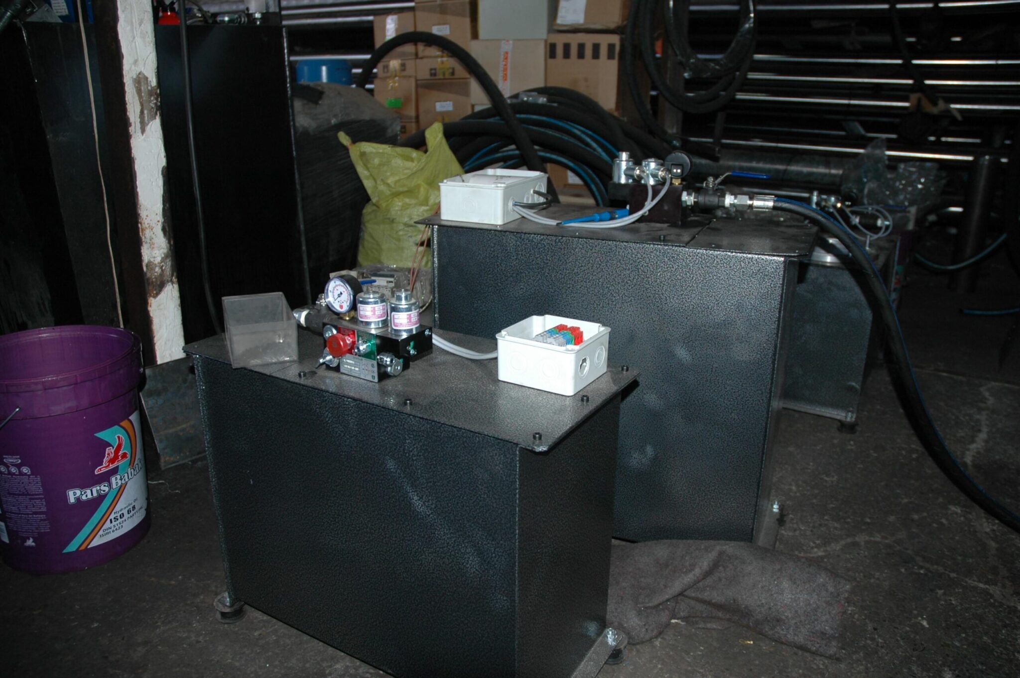 نصب آسانسور هیدرولیک (ویدئو مراحل نصب و اجرا) 5 اجرای آسانسور هیدرولیکی