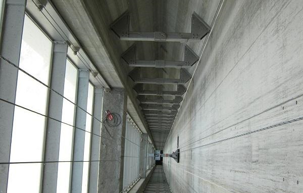 آسانسور برج میلاد تهران | فیلم و عکس داخل آسانسور شیشه ای 3 آسانسور برج میلاد تهران