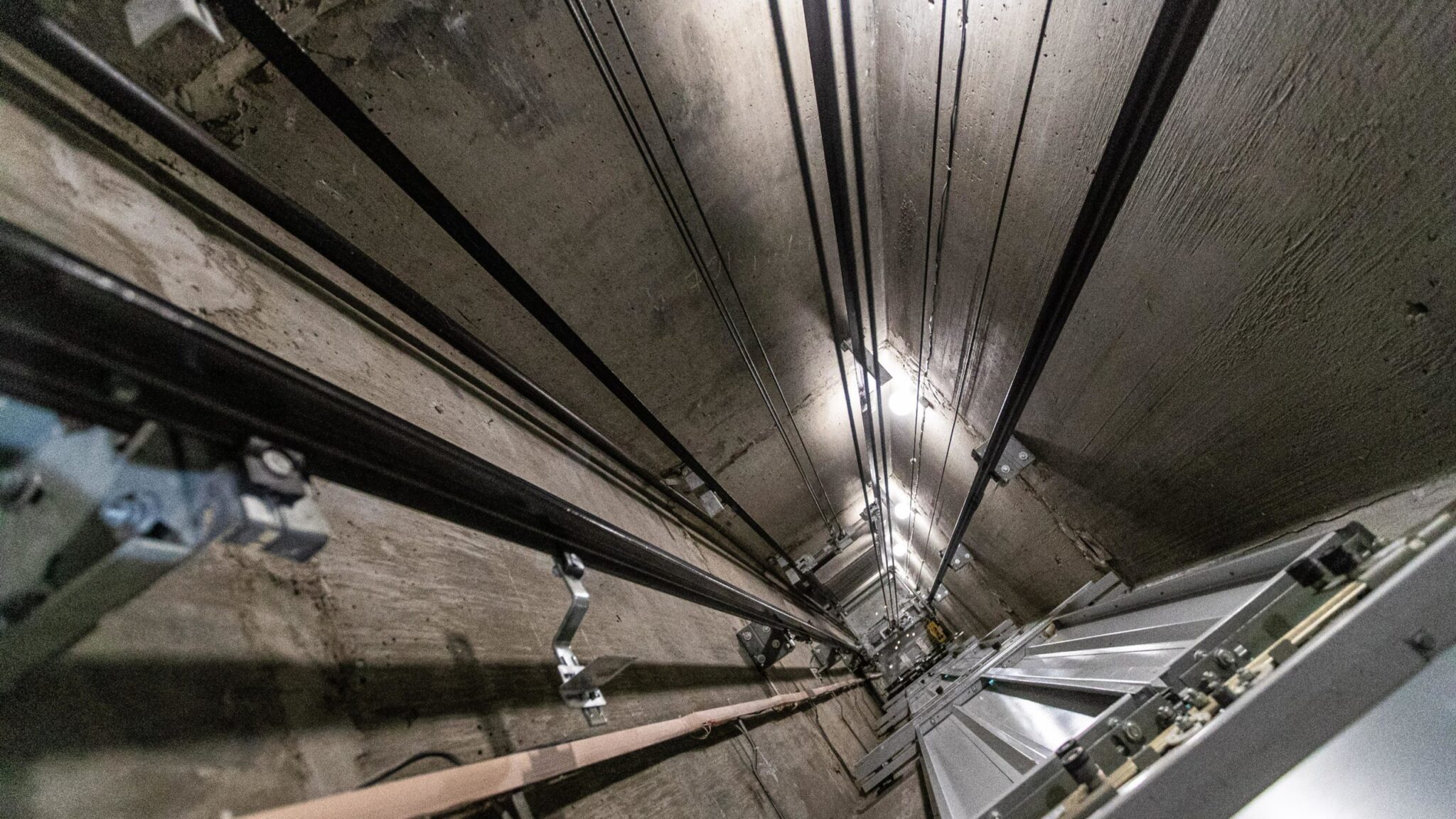 ریل آسانسور چیست؟ کاربرد ها و انواع ریل آسانسور 5 انواع ریل آسانسور