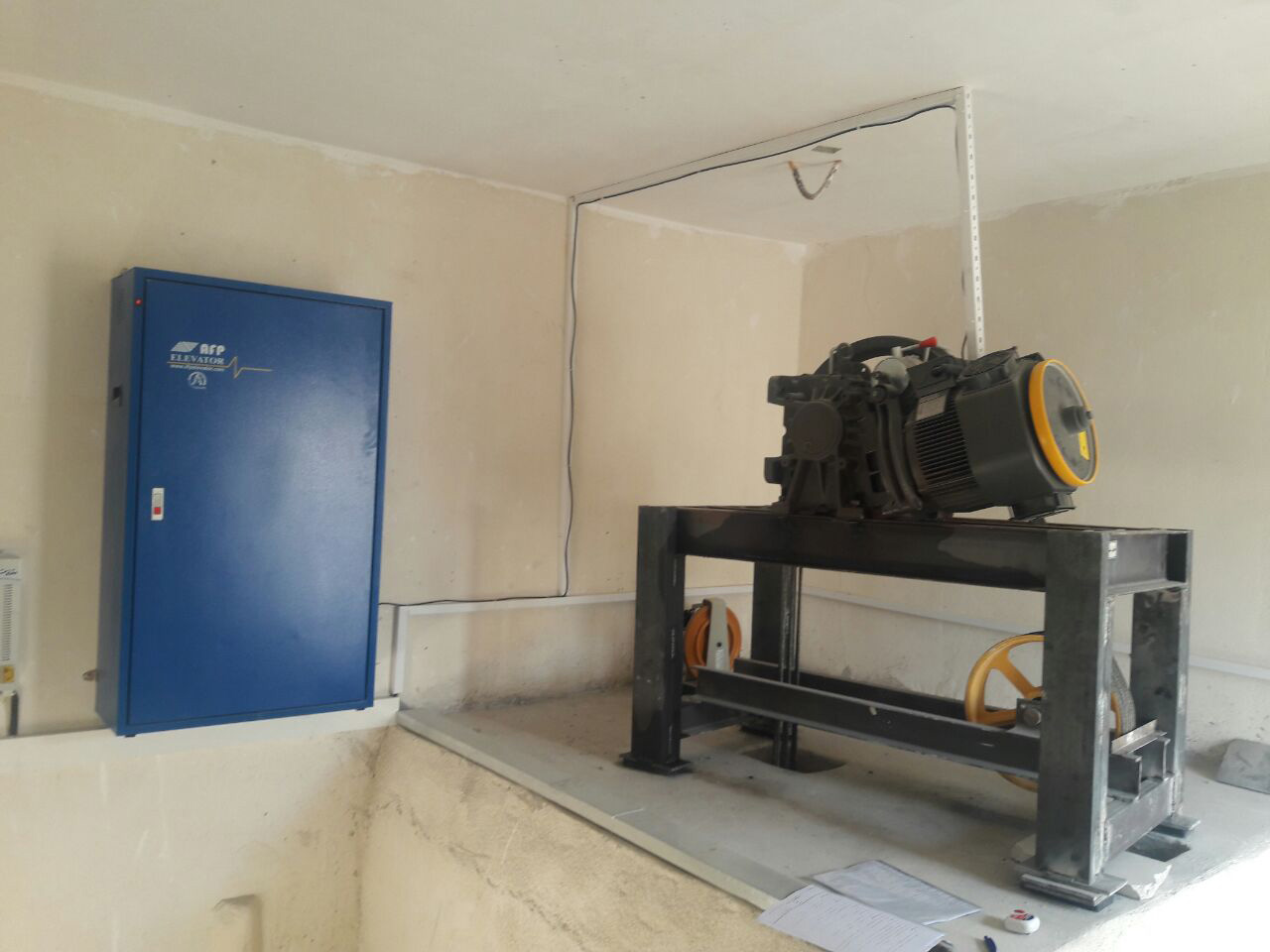 اتاقک آسانسور در بام